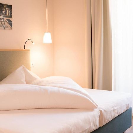 Flora Hotel & Suites เมราโน ภายนอก รูปภาพ