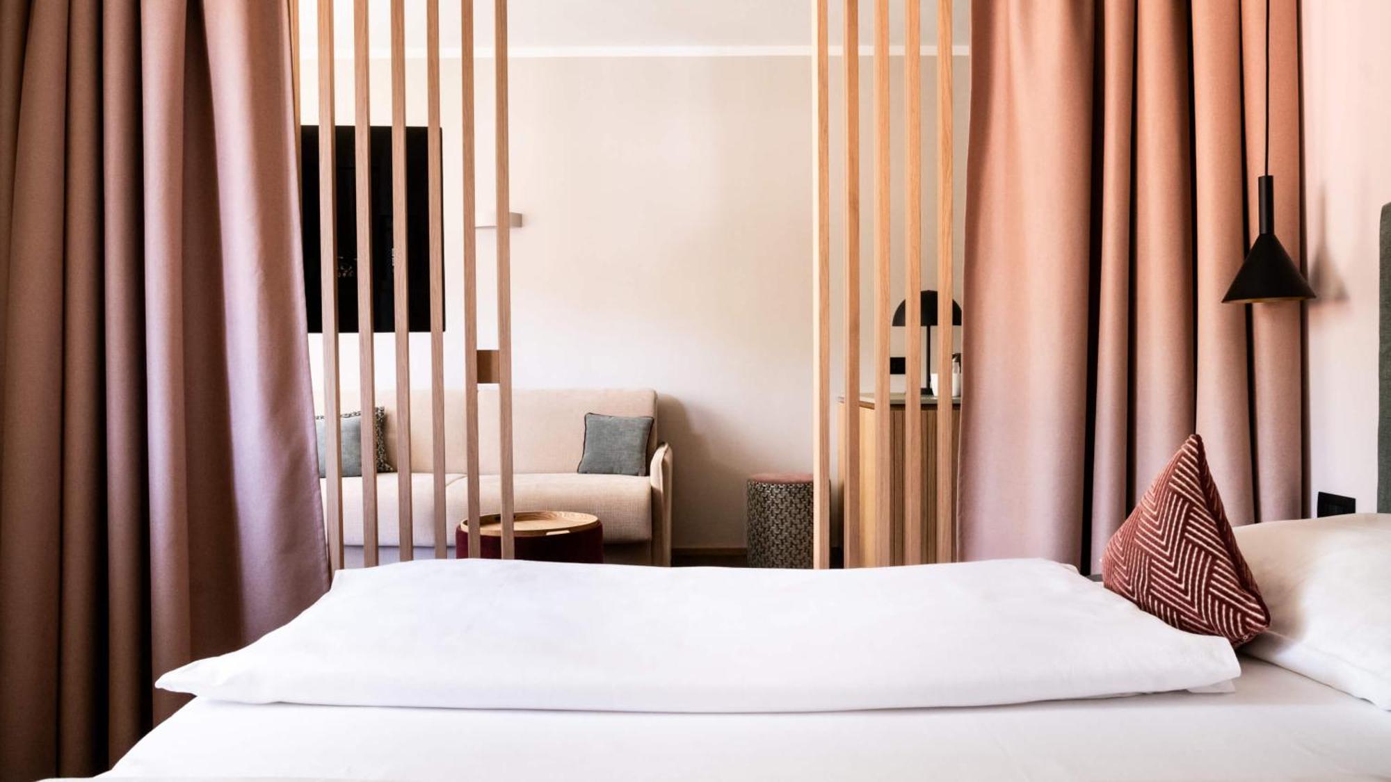 Flora Hotel & Suites เมราโน ภายนอก รูปภาพ