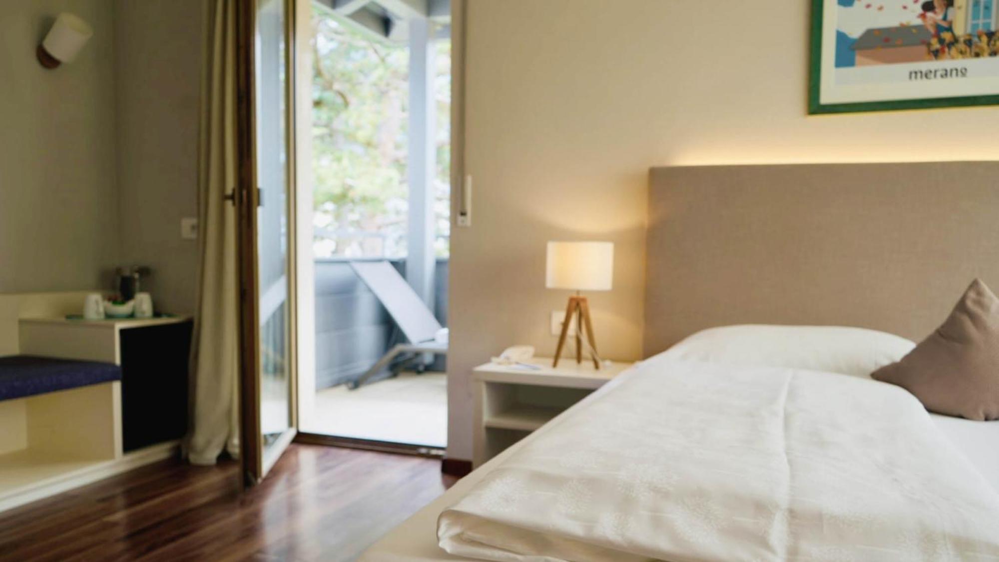 Flora Hotel & Suites เมราโน ภายนอก รูปภาพ