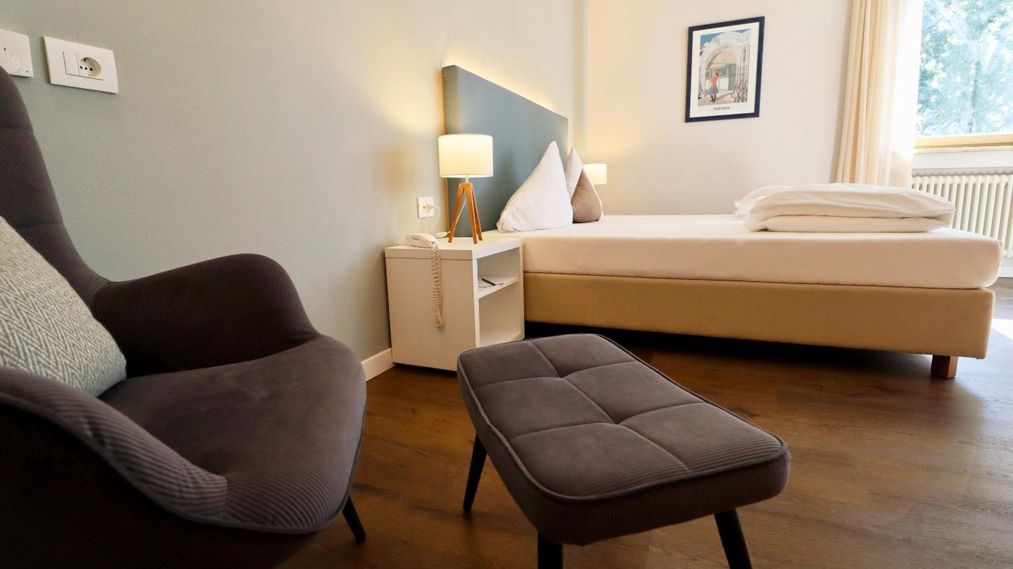 Flora Hotel & Suites เมราโน ภายนอก รูปภาพ