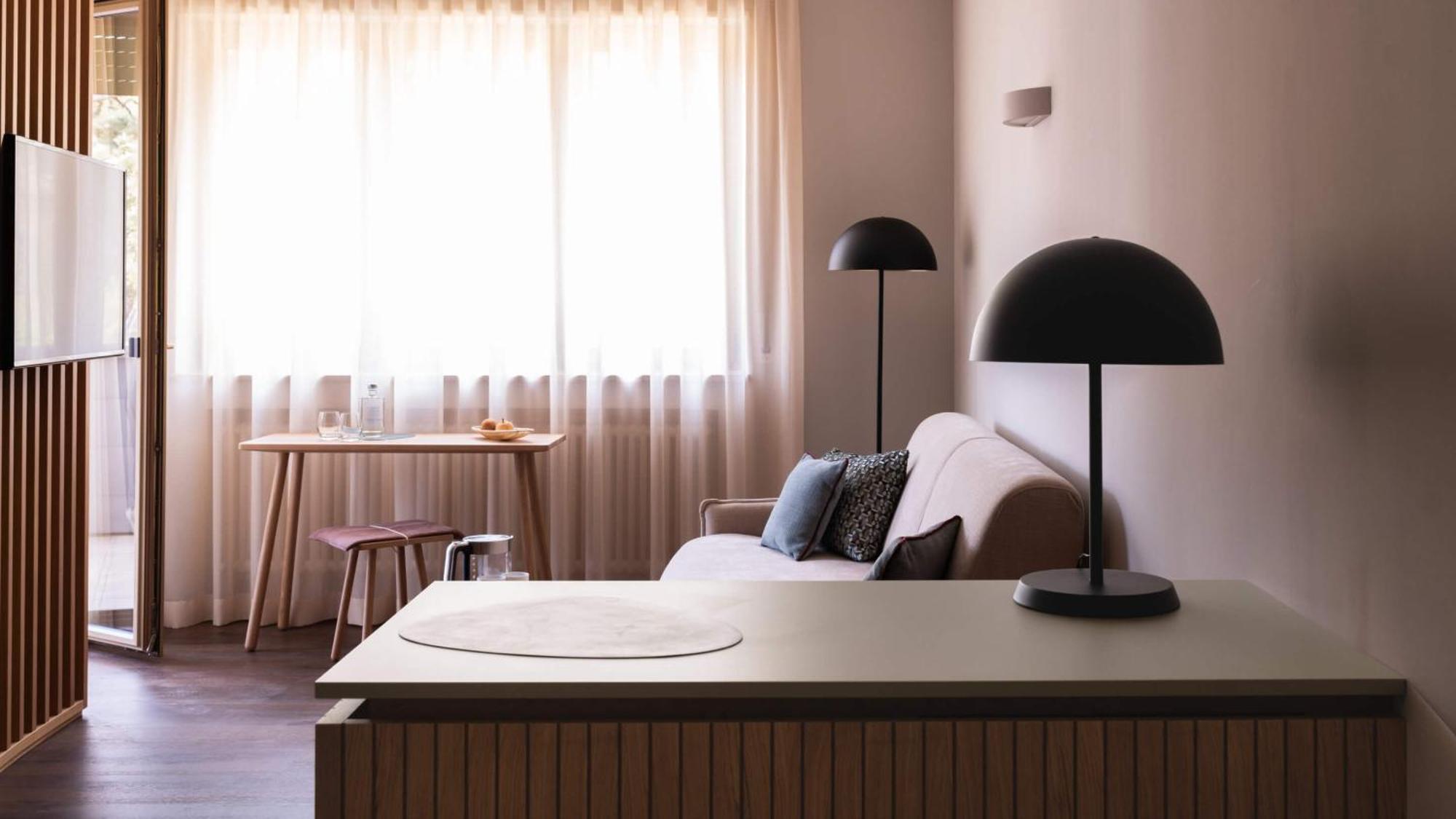 Flora Hotel & Suites เมราโน ภายนอก รูปภาพ