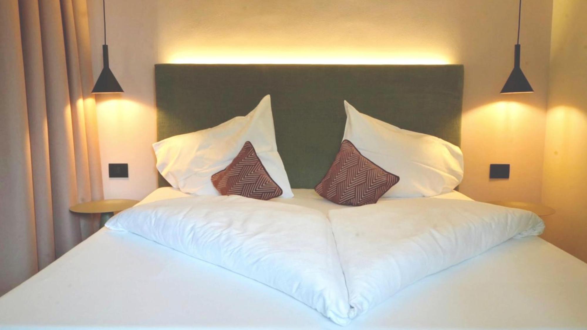 Flora Hotel & Suites เมราโน ภายนอก รูปภาพ