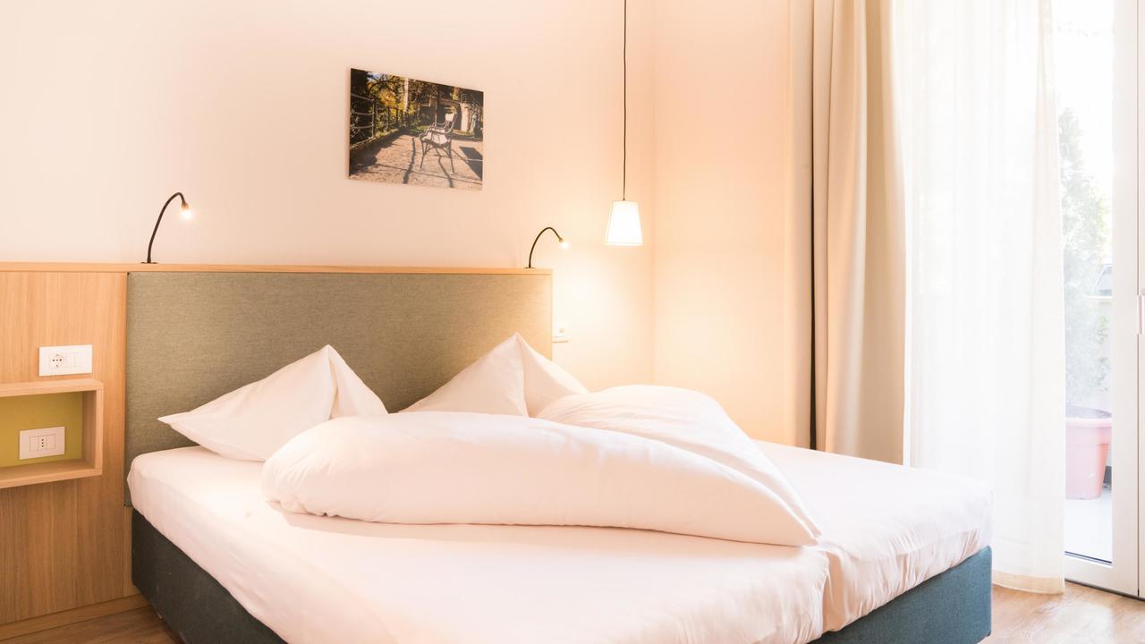 Flora Hotel & Suites เมราโน ภายนอก รูปภาพ