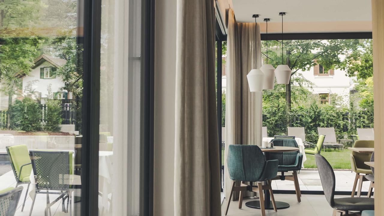 Flora Hotel & Suites เมราโน ภายนอก รูปภาพ
