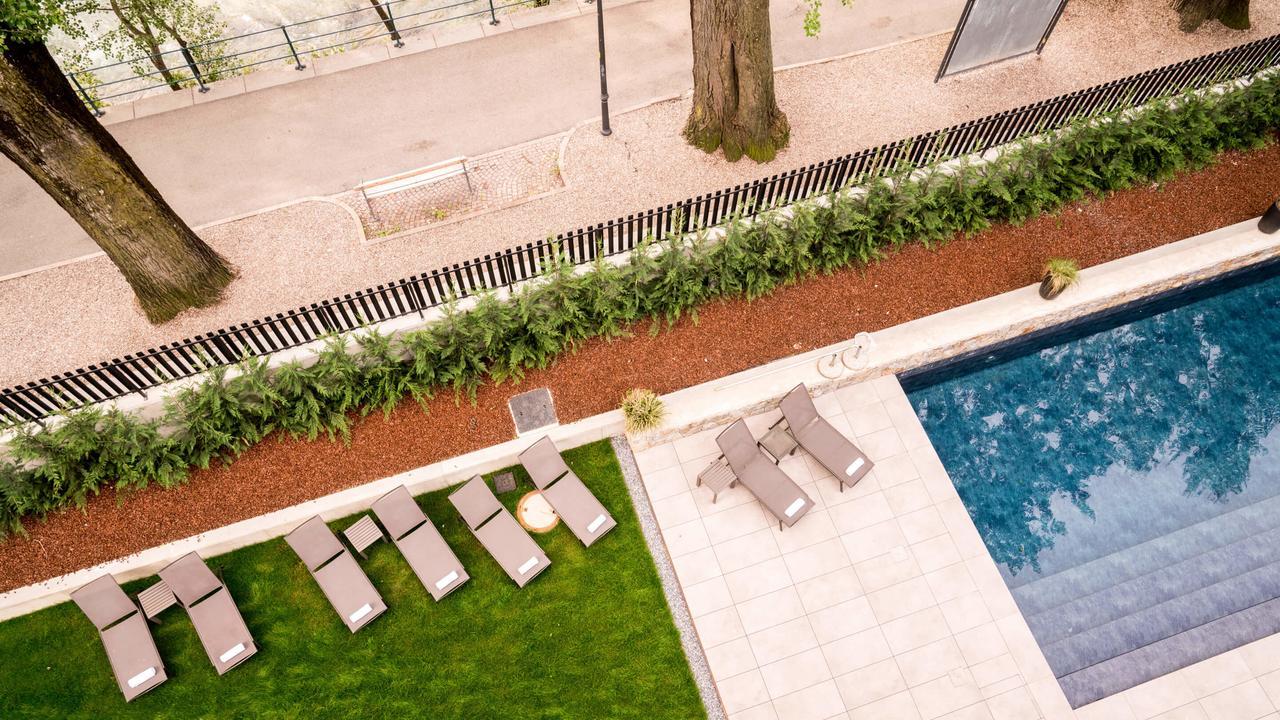 Flora Hotel & Suites เมราโน ภายนอก รูปภาพ